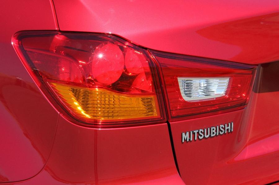  Mitsubishi Outlander Sport 2011 года  (фото 39 из 49)